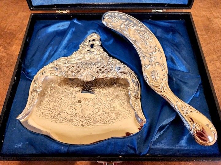 Table Butler Crumb Catcher & Brush Dustpan Set w/Original Box