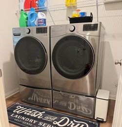 2025 LG washer & dryer with pedestals