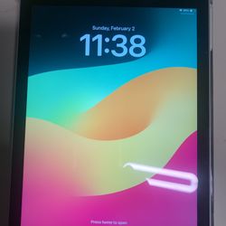 Apple iPad 6th Generation 32GB Unlocked Like New!