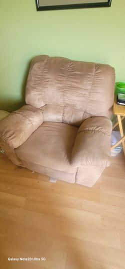 Recliner chair in excellent condition smoke free  , pet free home