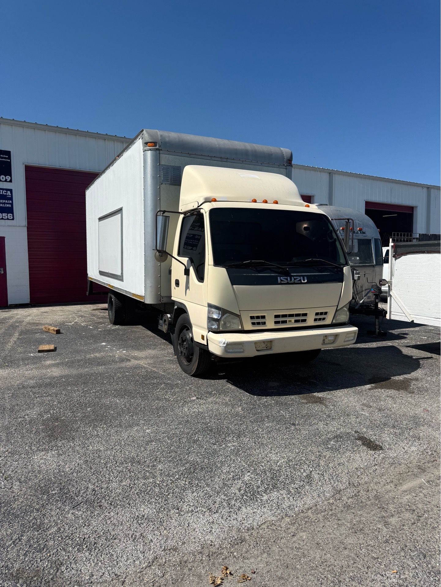 Isuzu Box truck Insulation Rig