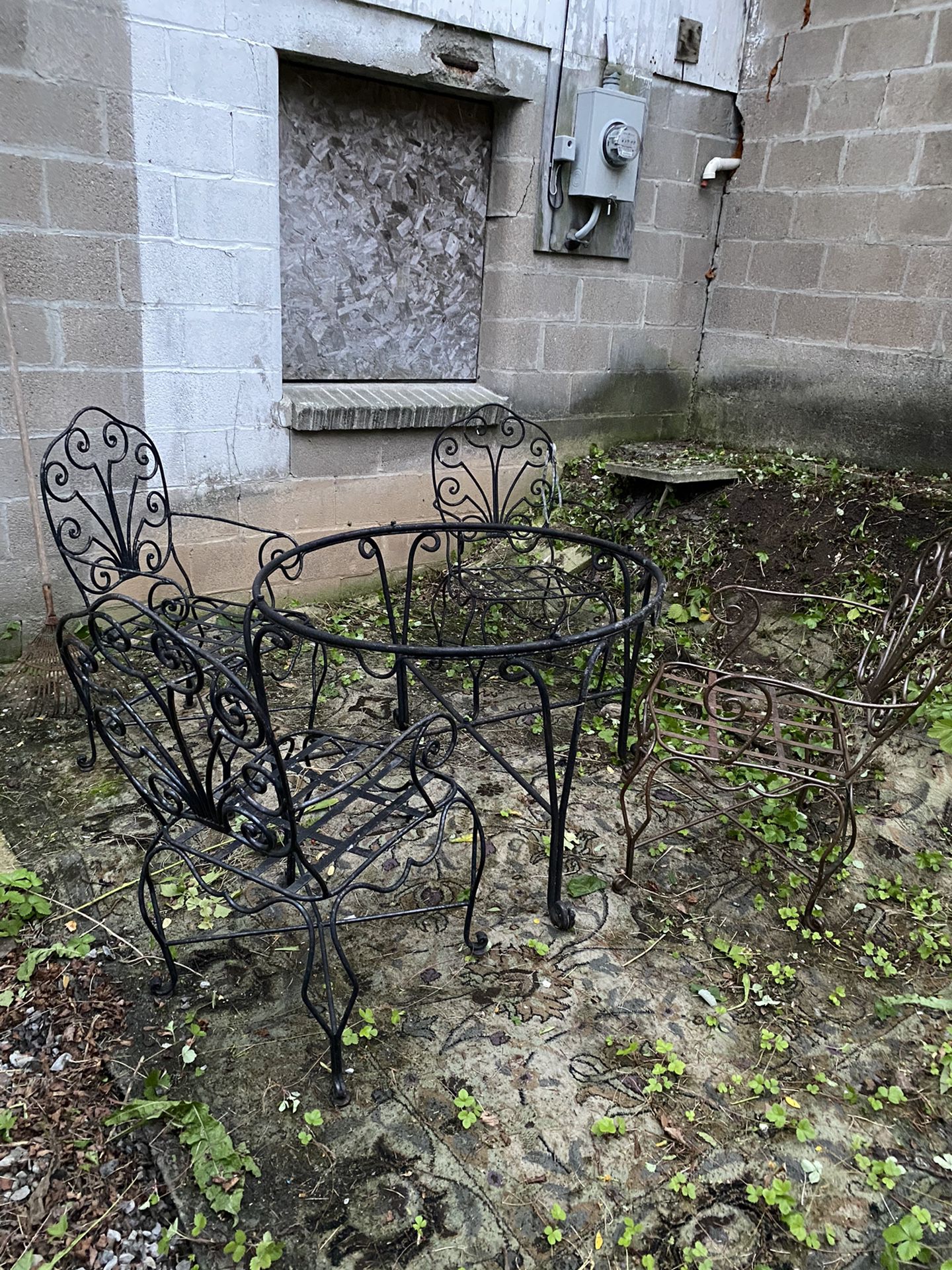 Patio table/chairs