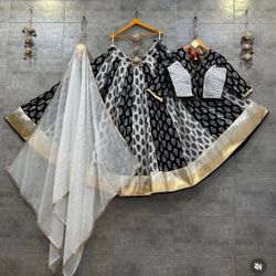 Beautiful Black And White 15m Flare Chaniya Choli/lehenga 