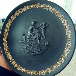 Wedgwood England Jasperware Black and Gold Mothers Day 1971 Plate

