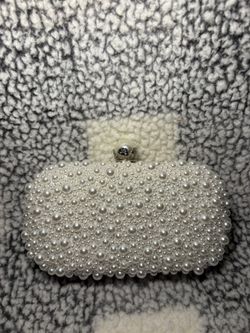Pearl Clutch with long chain