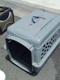 Casa para perro  de plástico duro