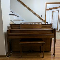 Story And Clark Piano And Bench
