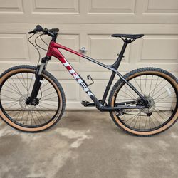 TREK MARLIN 6 MOUNTAIN BIKE, 29ER, 1X10 (XLARGE FRAME)