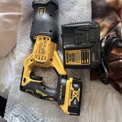 Dewalt Hack Saw With 4.0 Battery And Charger 