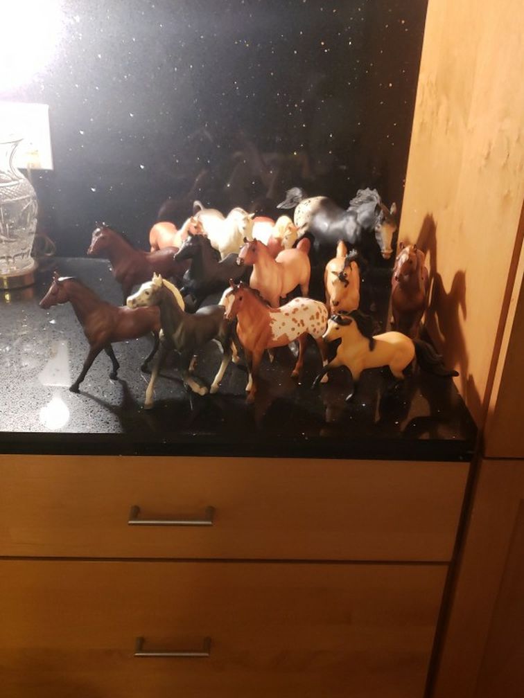 Lot Of 13 Breyer Horses In Good Condition