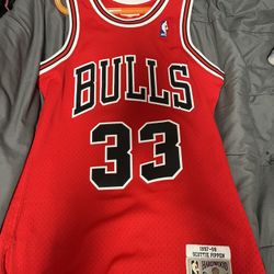Scottie Pippen 1997-98 Jersey