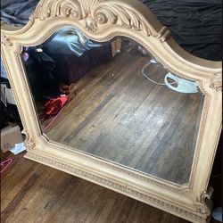 Beautiful Mirror I Just Want To Do A Trade But It’s All Wood And Perfectly In Good Conditions 
