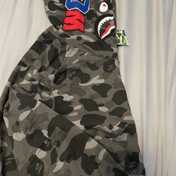 1 essentials shorts size large 2 essentials hoodies size xs 1 essentials sweats 1 bape hoodie size xl( fits like large)