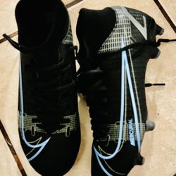 Brand New Soccer Cleats Nike Mercurial Super Fly 8 Size 5y