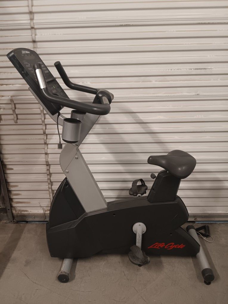 Life Fitness Exercise Bike