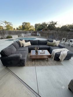 FREE DELIVERY‼️ Beautiful Black Corduroy Sectional