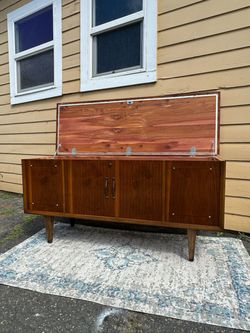 Mid century Lane cedar chest