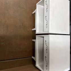 📦 Pair of White Nightstands / Side Tables – Matching Set – $25 for Both