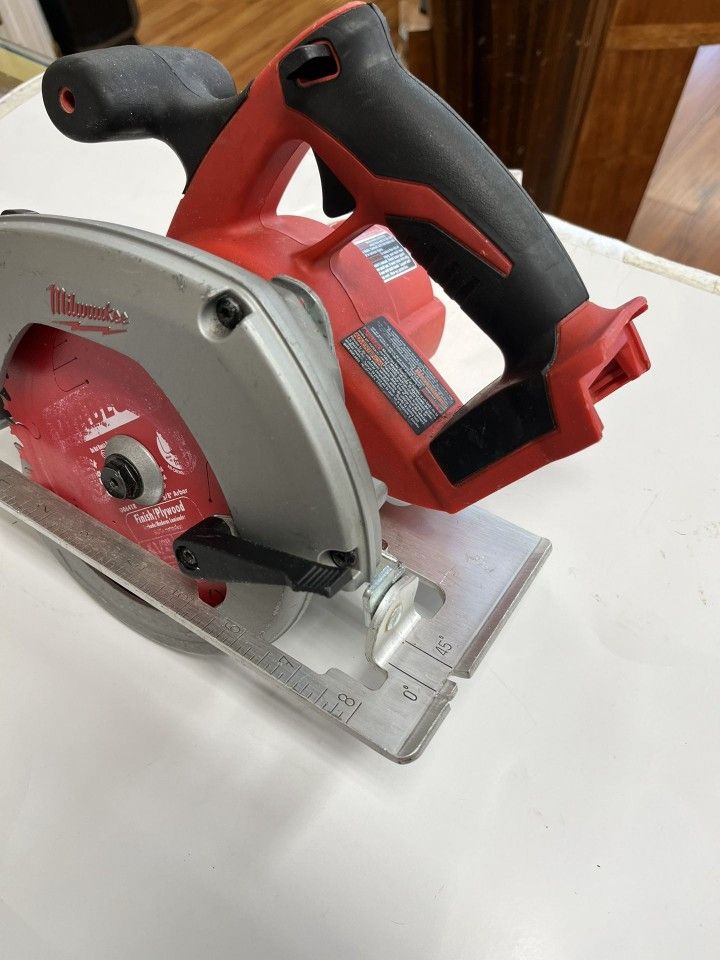 Milwaukee Circular Saw 