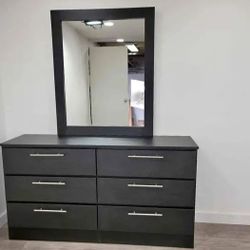 Dresser With Mirror// Cómoda Con Espejo 