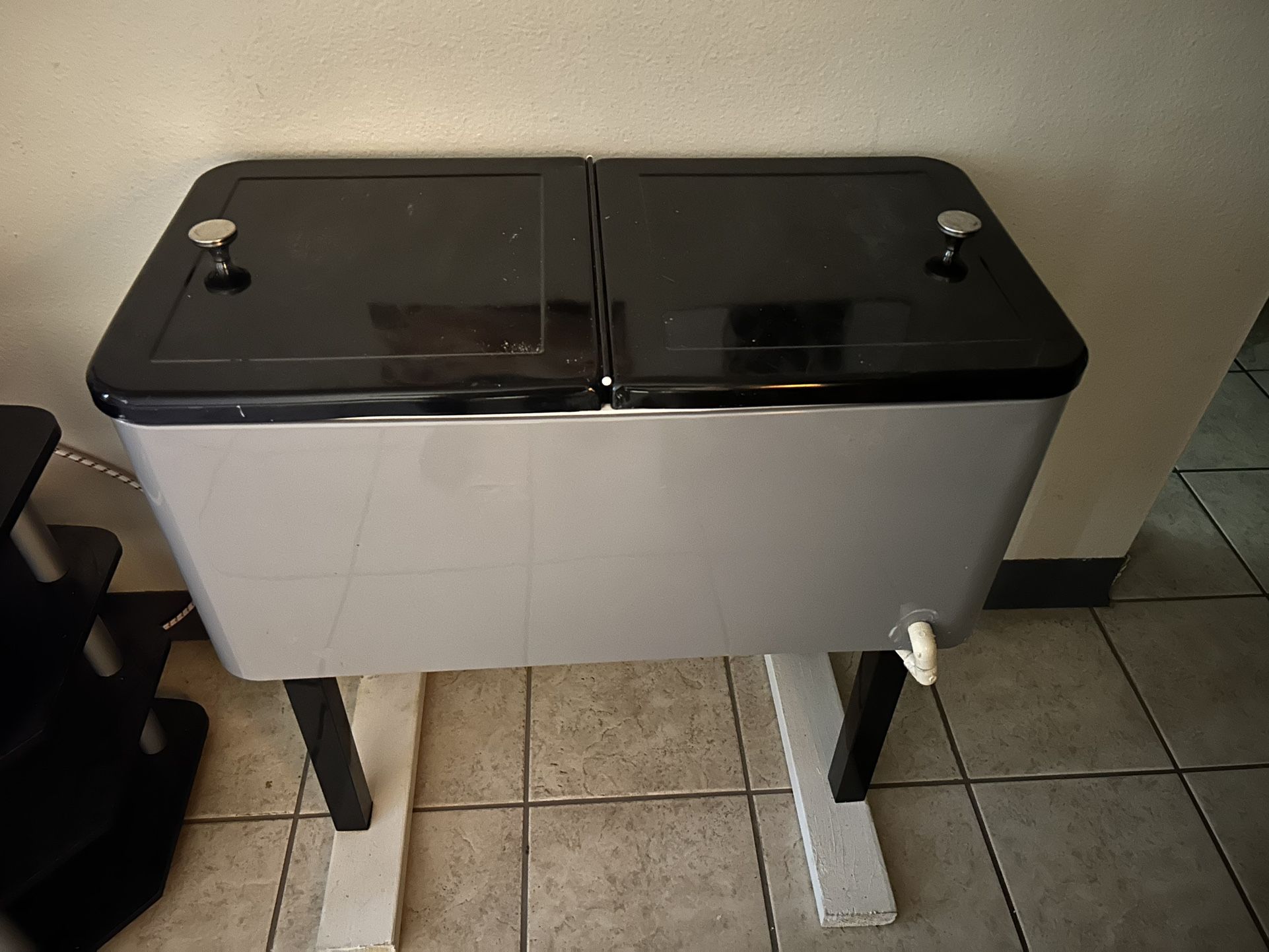Ice Cooler for Sale in New Port Richey, FL OfferUp