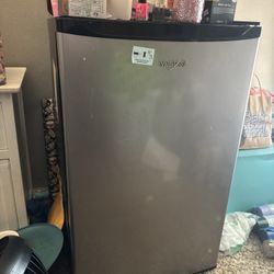 * BEST PRICE NEED IT GONE TODAY* Mini Fridge