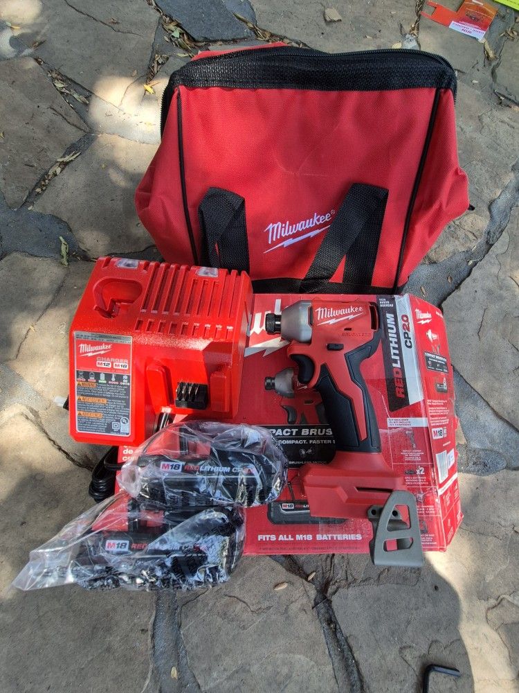 Milwaukee M18 18V Lithium-Ion Brushless Cordless 1/4 in. Impact Driver Kit