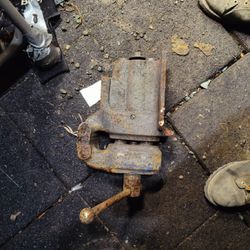 Old Vise, five inch jaws