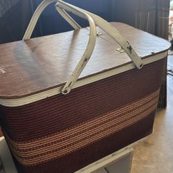 Vintage Redmond Picnic Basket