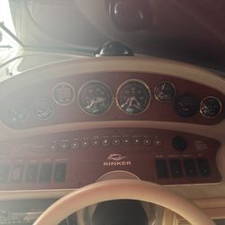 1999 Rinker 272 