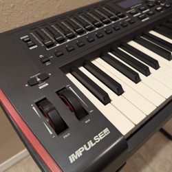 Novation Impulse 49 + Keyboard Stand + Travel Bag