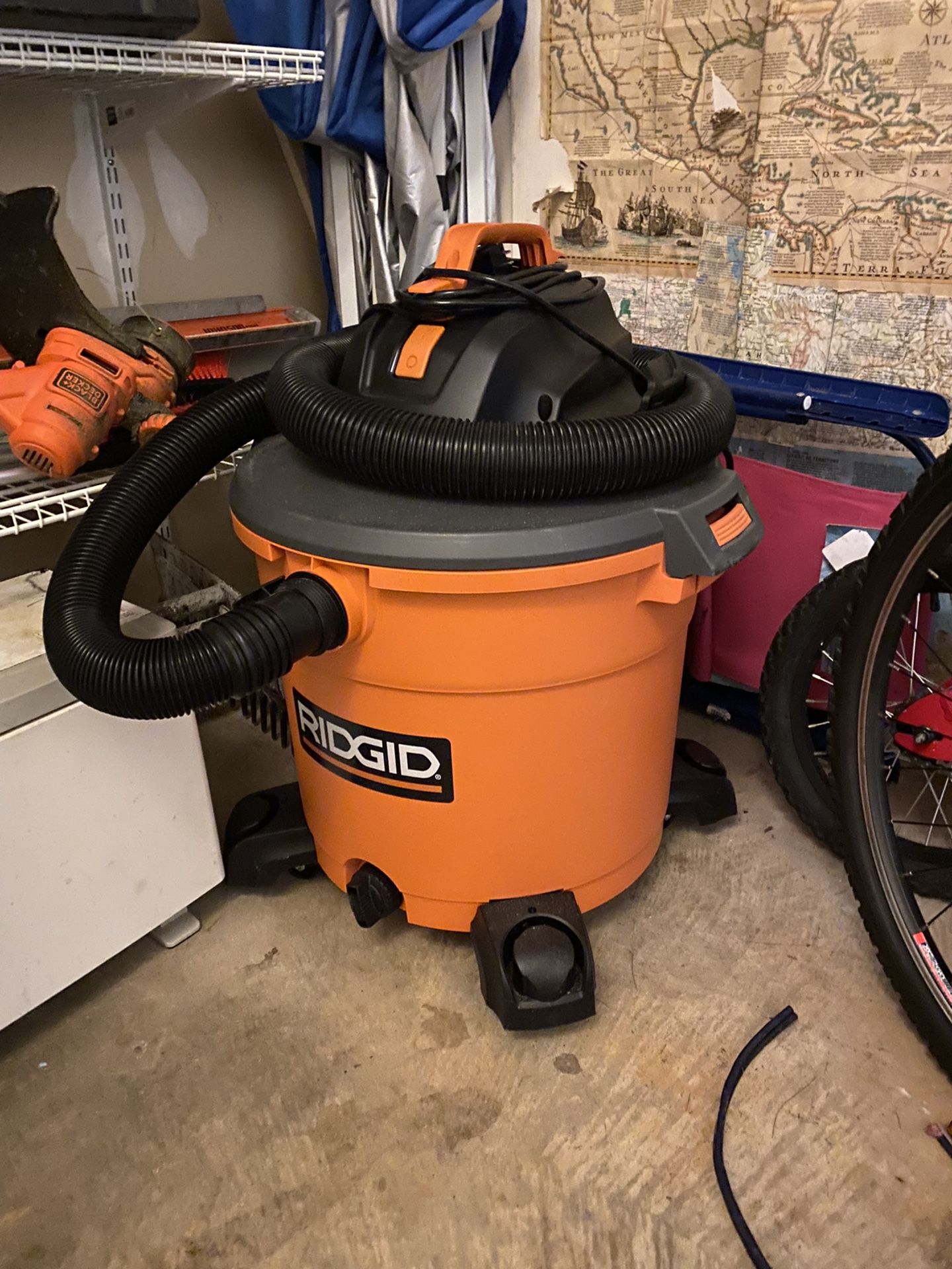 16 Gallon Rigid Wet Dru Vacuum Basically Brand New 