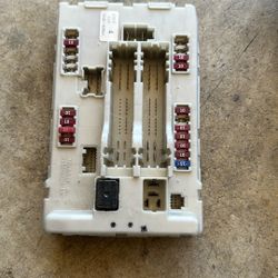 Nissan 350z Infiniti G35 IPDM fuse Box Part