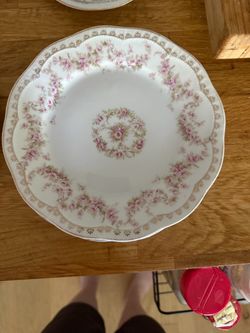Antique Rose 7.5 “ Dessert Plates (5)