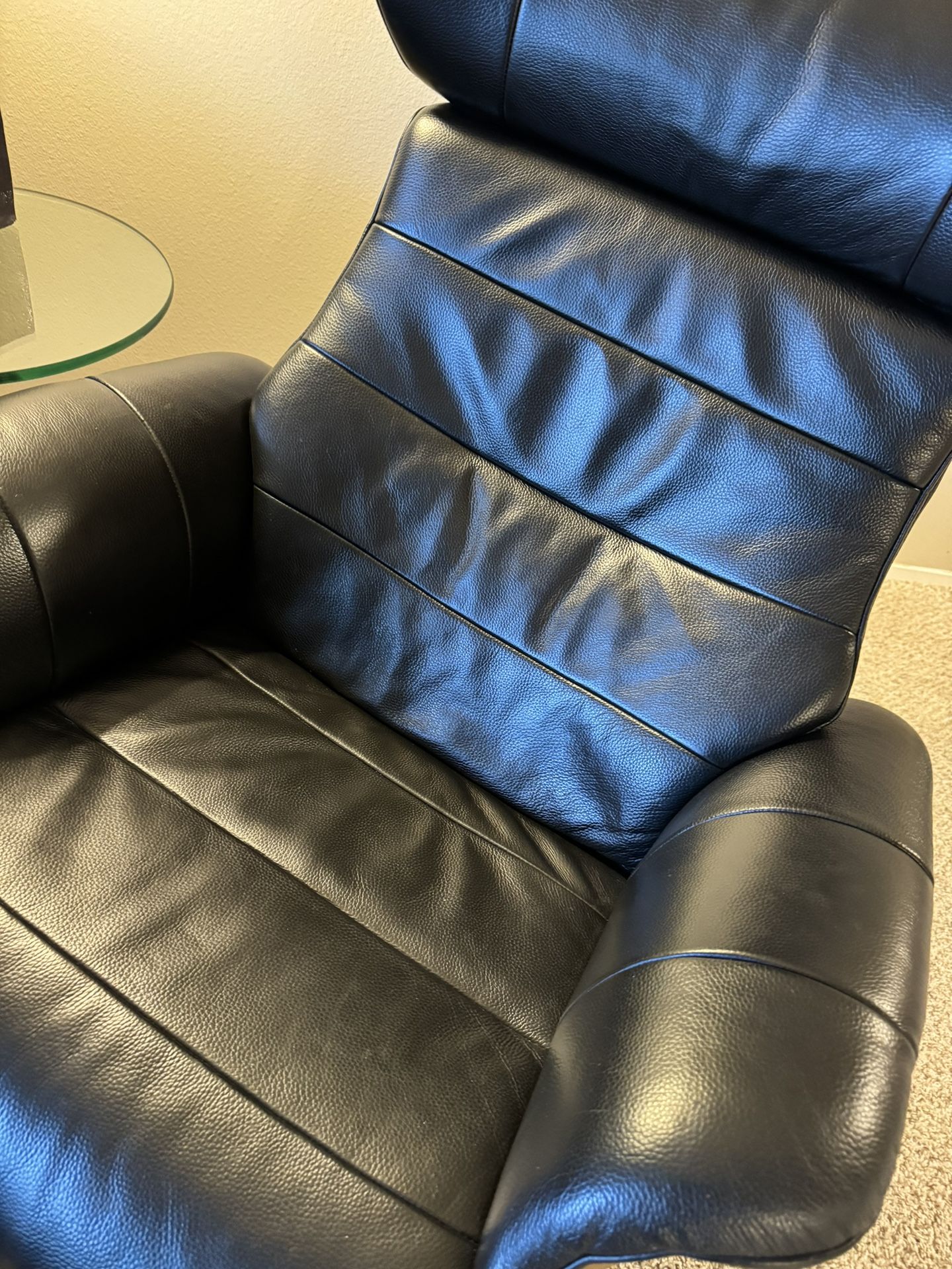 Macys Leather Chair And Ottoman for Sale in Seattle, WA OfferUp