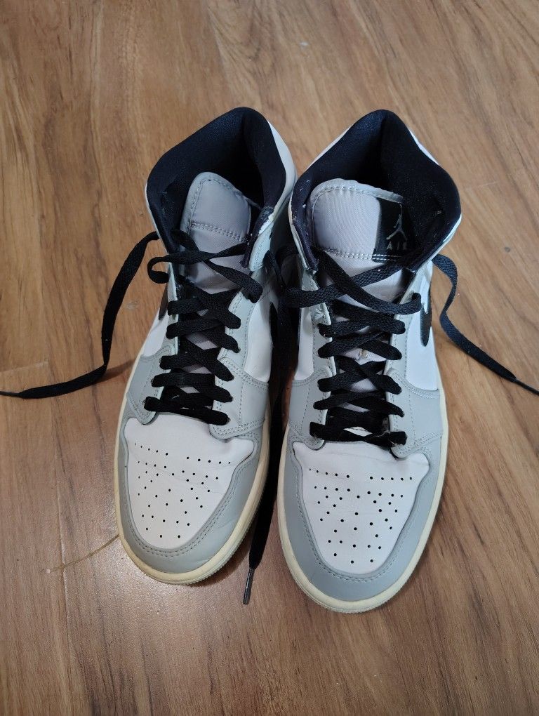 Air Jordan 1 Mid Shoes