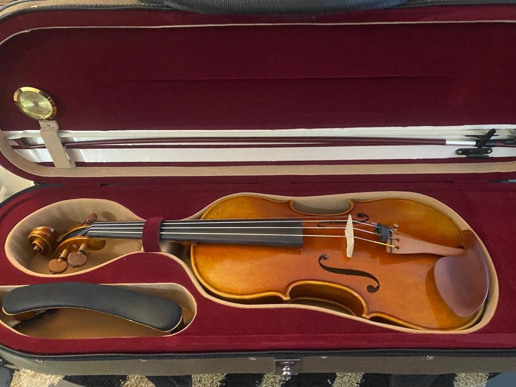 FirePhoenix FV420 "Virtuoso" Model 4/4 Violin. 