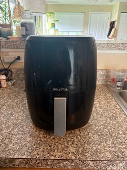 Air fryer with silicone liners