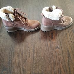 Womens Fergie Boots. Size 6.5