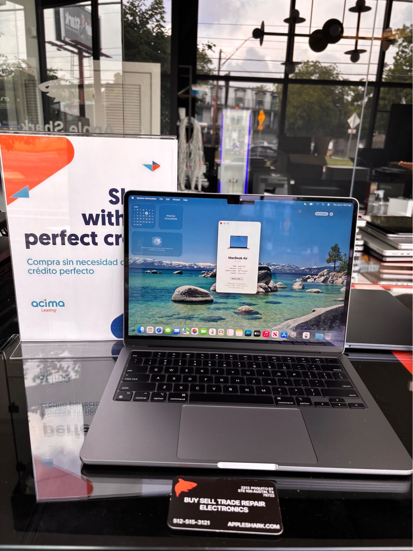 MacBook Air 13” M2 Chip 8GB RAM 256SSD! 90 Day warranty! We offer financing.