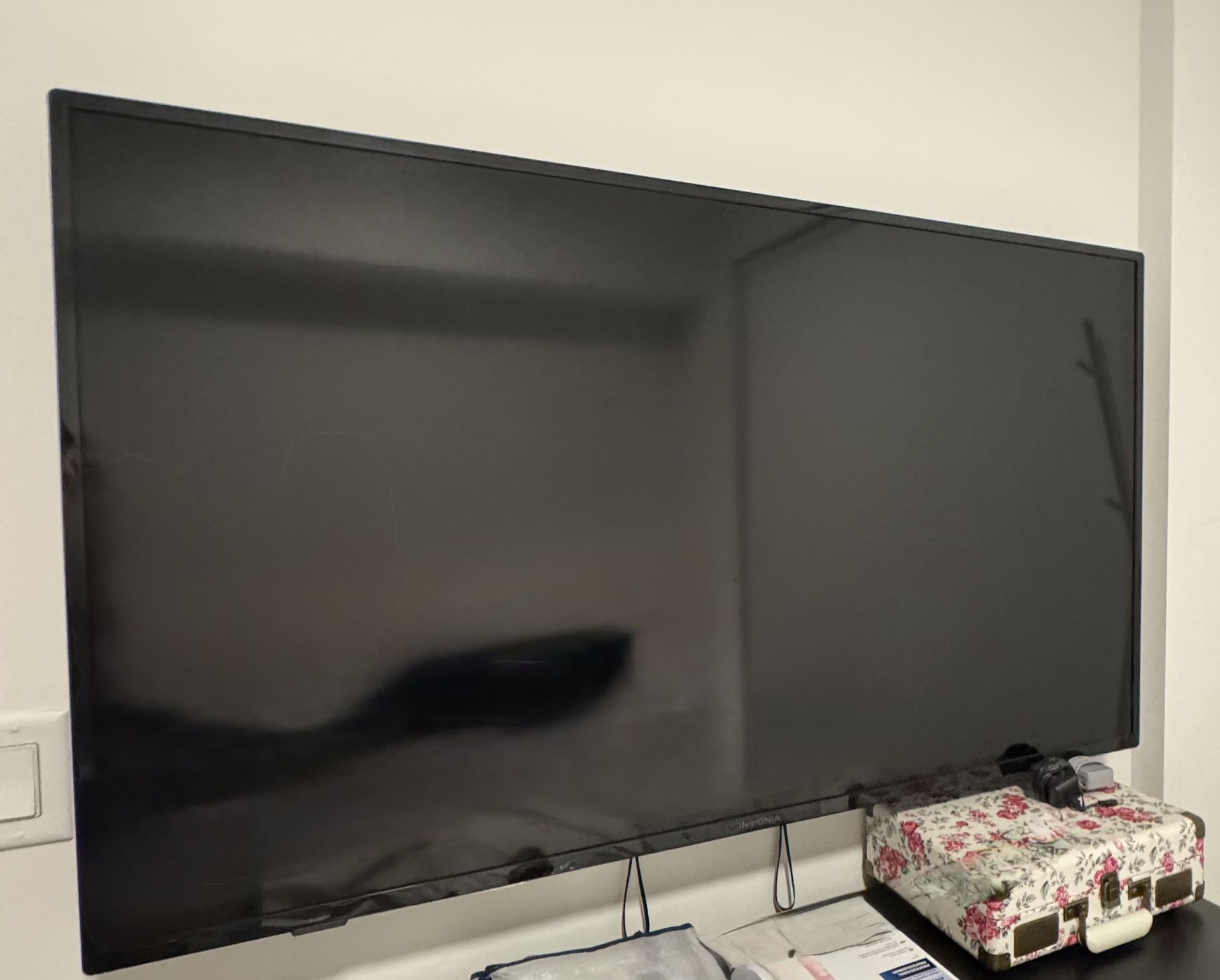 Two TVs 45in And 50in 