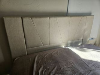 Queen bedframe