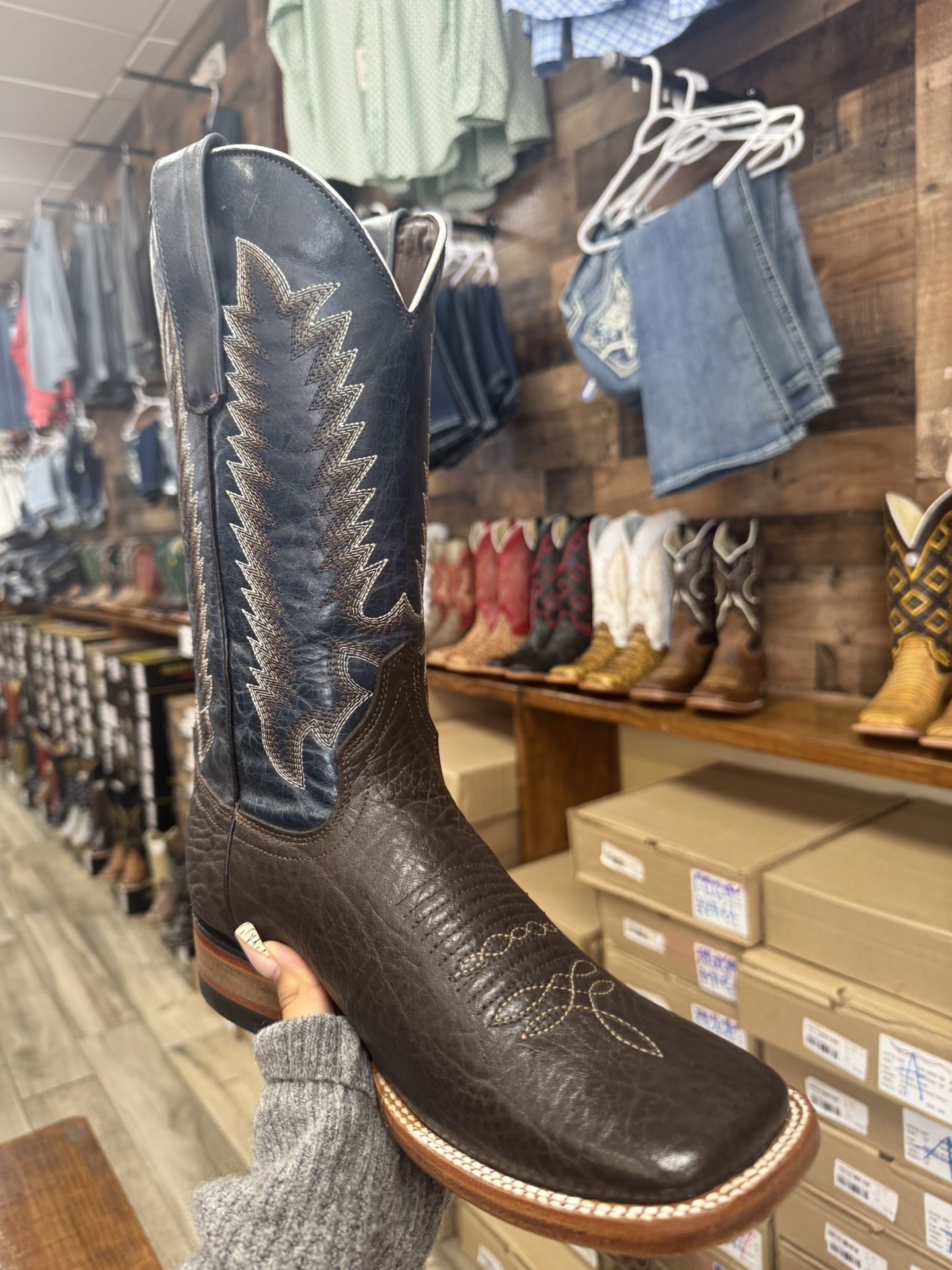 Shoulder cafe boot
