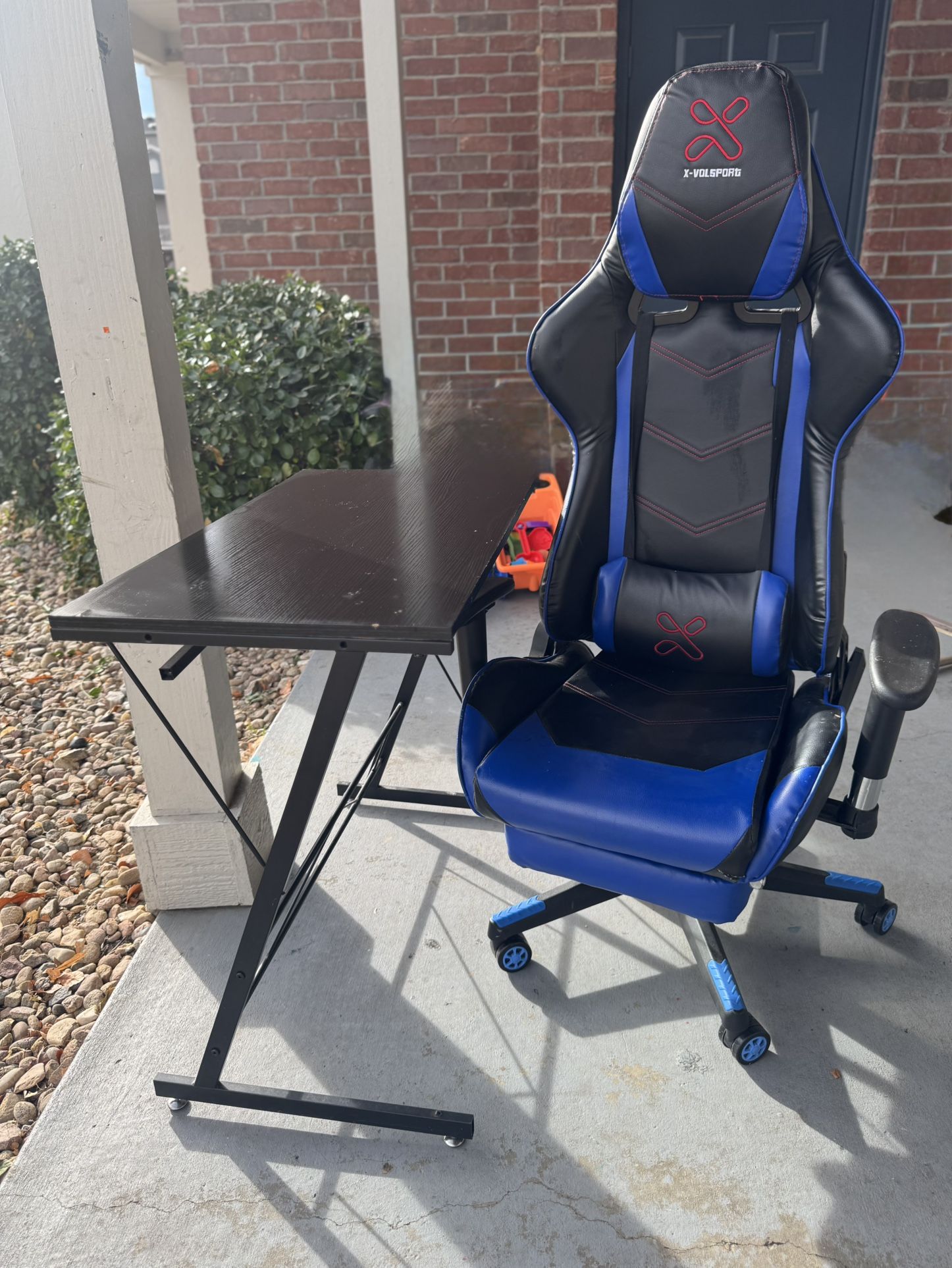 Gaming Chair And Desk $100 Or Best Offer