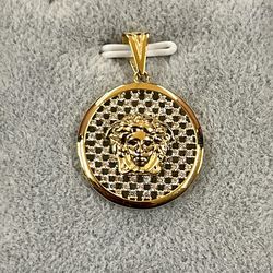14K Yellow Gold Round Pendant With Cubic Zirconia Stones 3.16 Grams
