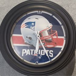 New England Metal Wall Clock 14 Inches Round Brady Gronk Edelman Heavy 