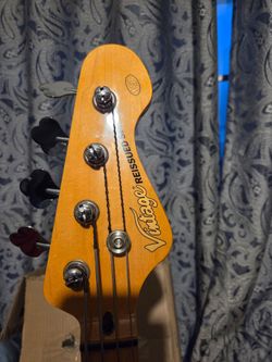 Vintage V4 bass