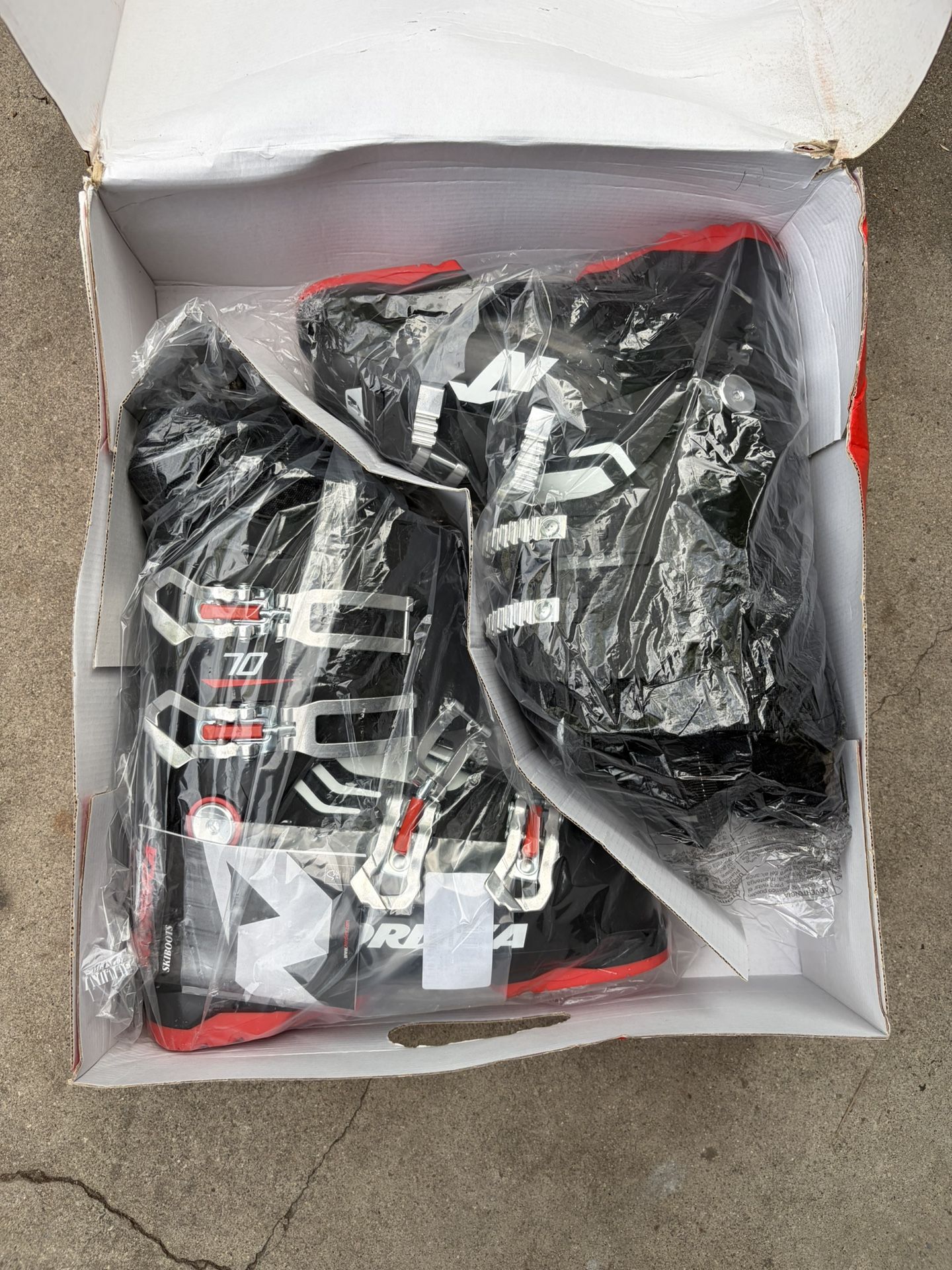 BRAND NEW Nordica The Cruise 70 Ski Boots