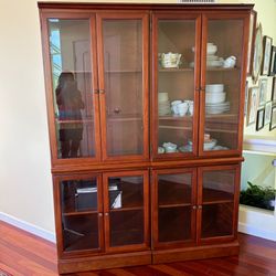 High-Quality Wood China Cabinet / Curio Display Hutch