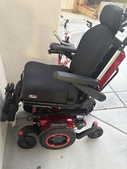 Quickie Q300 M Mini Power Wheelchair Seat Lift, Tilt, Recline & Legs